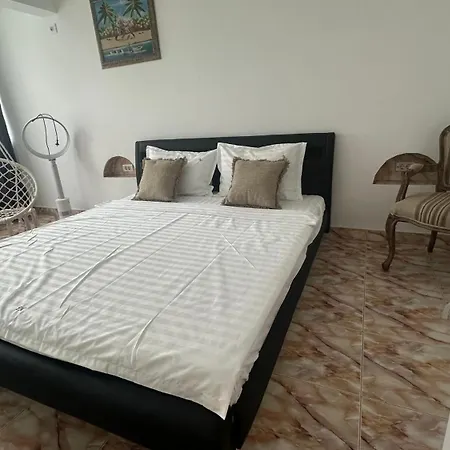 Деревянный коттедж Forest House *