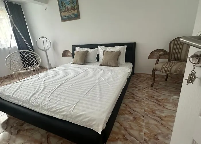 Деревянный коттедж Forest House *